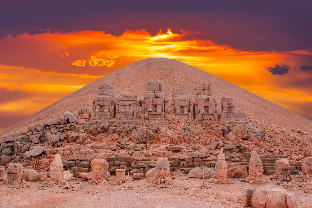 Sunset on Nemrut (1)